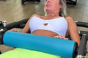 Milf Fabi Drumond Trains Intensely With Personal Trainer.