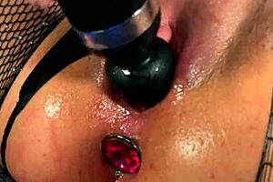 Cute chick with ass plug fingers tight vagina on cam  