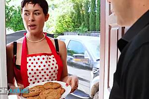 Sexy housewife gets her garage wash done