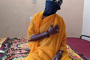 सींग वाली चाची की चूत