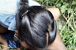 我的性感印度大学女友在丛林中被操，带着精液和美丽阴户