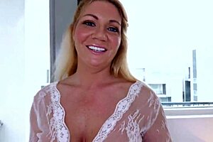 Christina Skye gives no-hands blowjob and swallows 😋