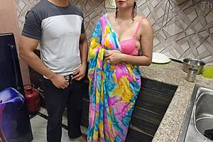 印度嫂子厨房首次被小叔子猛肛！