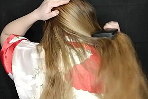 i came on stepmom's long hair 😏 she didn't mind