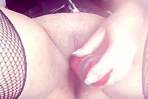 Mi madrastra es mi puta, le dejo dinero y se masturba gritando mi nombre, una delicia mexicana en usa