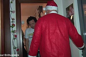 Olasz orgia robban a dupla penetrációval és squirteléssel