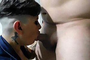 Volviendo De Vacaciones Un Amigo Nos Invita A Ver Como Coje La Puta Que Tiene En La Esquina De La Casa Trabajando