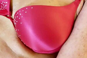 Milf Masturbates To Toe Sucking Orgasms