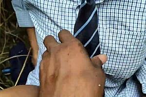 我的性感印度大学女友在丛林中被操，带着精液和美丽阴户