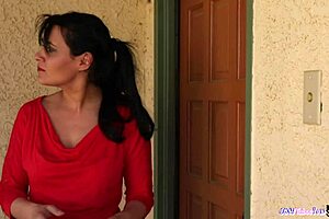 milf gets oral from beautiful lesbian babe