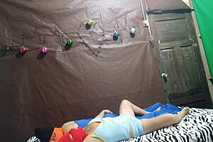 El fantasma folla a la pareja en cama estigmatizada por seres de otro mundo real casero exclusivo