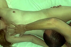 Dei uma chupada intensa na xoxota da branquinha que fez ela gozar bem gostoso na minha boca 😋