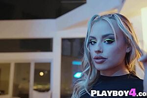 Huge ass babe strips, shows off naked body