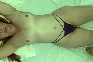 Dei uma chupada intensa na xoxota da branquinha que fez ela gozar bem gostoso na minha boca 😋