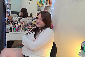 it turns me on so much to be spied on while having sex with this curvy milf, dirty talk and toys everywhere 😏