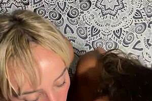 ficamos chamando ele ate nao resistir e comer gente gostoso