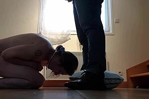 esclave f pose du collier et seances humiliantes.