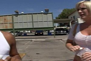 naomi cruz handles giant black cock with curvy white body