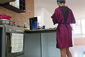 Stepsister gets fucked while cleaning kitchen 😜
