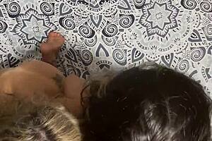 ficamos chamando ele ate nao resistir e comer gente gostoso