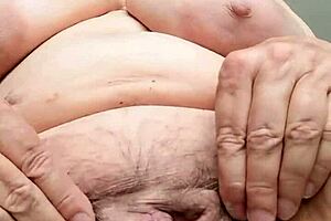 Mature cougar shows her horny pussy