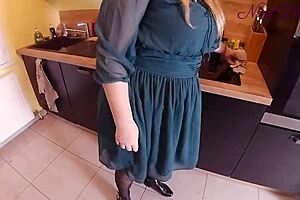 Generous Girl Slides Big Panties Aside for Kitchen Fucking