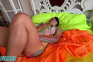 Shaved Wet Pussy Wants To Be Full Of Cum