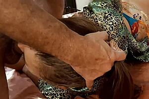 法国业余穿着缎面内衣得到深阴道动作