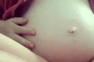 孕妇熟女自慰晃自然大奶，独享高潮快感