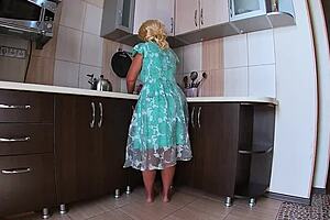 Peeping under the skirt of a mature housewife and having anal sex with her big ass