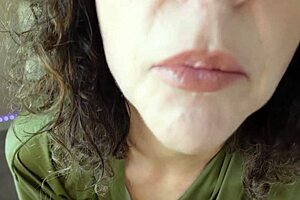 Pussy Pump Inflates Swollen Pussy Lips