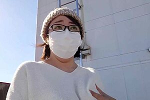 Married bride masturbates outdoors excitedly