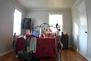 Hidden cam catches stepmom masturbating after shopping 😏