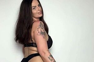 milf stripping just for your eyes! 😘