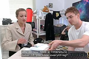 skinny delilah links up with bbw queen vusi for hot threesome action