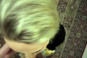 Милфа-домохозяйка шлюха ебётся с пасынком, пока муж смотрит домашку турк порно