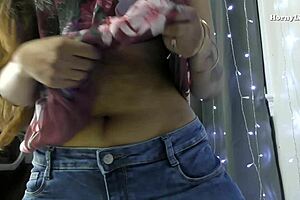 Индийская мачеха учит пасынка дрочить с хинди аудио