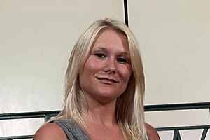 blondie licks her huge boobs to seduce you 😘