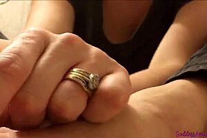 goddess amanda's foot fetish arouses me