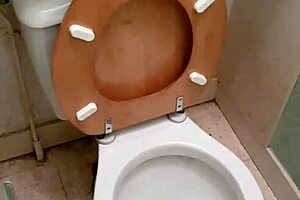 Esclave F Endures Public Display in Chained Humiliation Scene