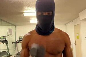 Muscular bodybuilder works biceps for lifting ladies in public California sex