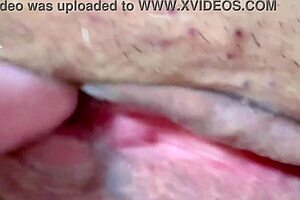业余粉色阴户在失去处女106天后被舔，湿润性爱和情侣