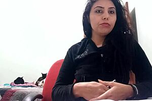 what bizarre fetishes does sarah rosa explore in her vlog?