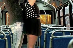 Follando En Bus Transporte Publico En Movimiento Ojala Se Pueda Repetir