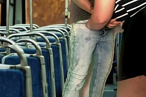 Follando En Bus Transporte Publico En Movimiento Ojala Se Pueda Repetir