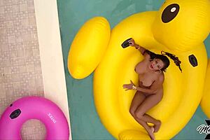 Maxine x plays with pussy while sunbathing in pool