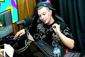 Victoria camargo, show hairy pussy on podcast table?