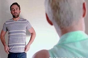 多情继母 Ryan Keely 被 Logan Pierce 抢走