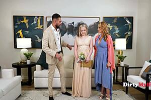 Эй хочешь мою падчерицу из будущего на дикий тройничок?