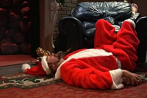 had the wildest x-mas ever with this sexy milf getting wet!